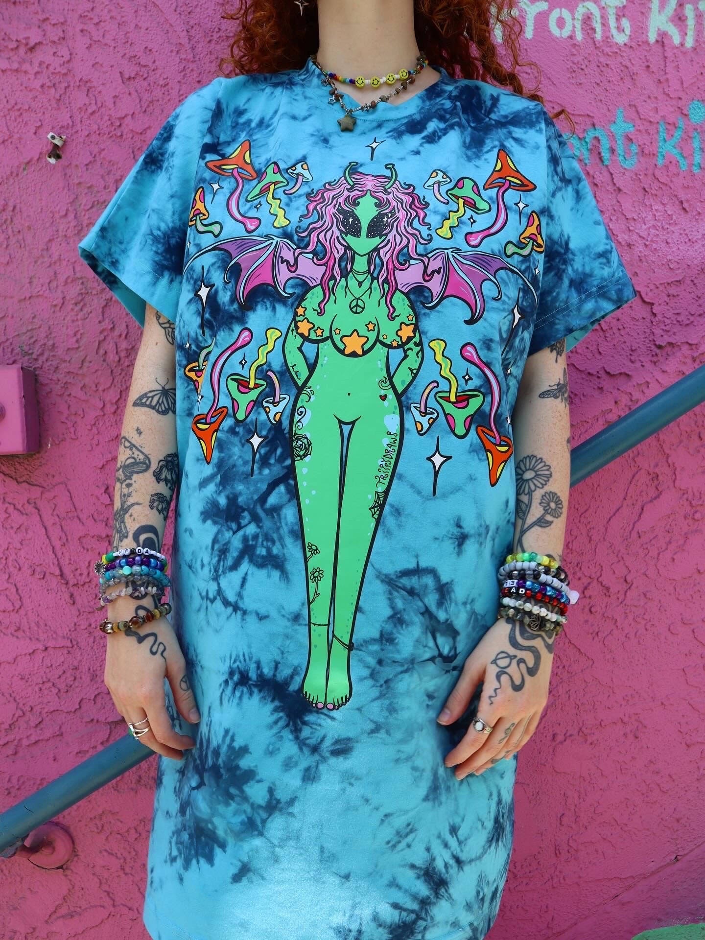 alien dress shirt Alien Head Interactive Glow In The Dark T-Shirt