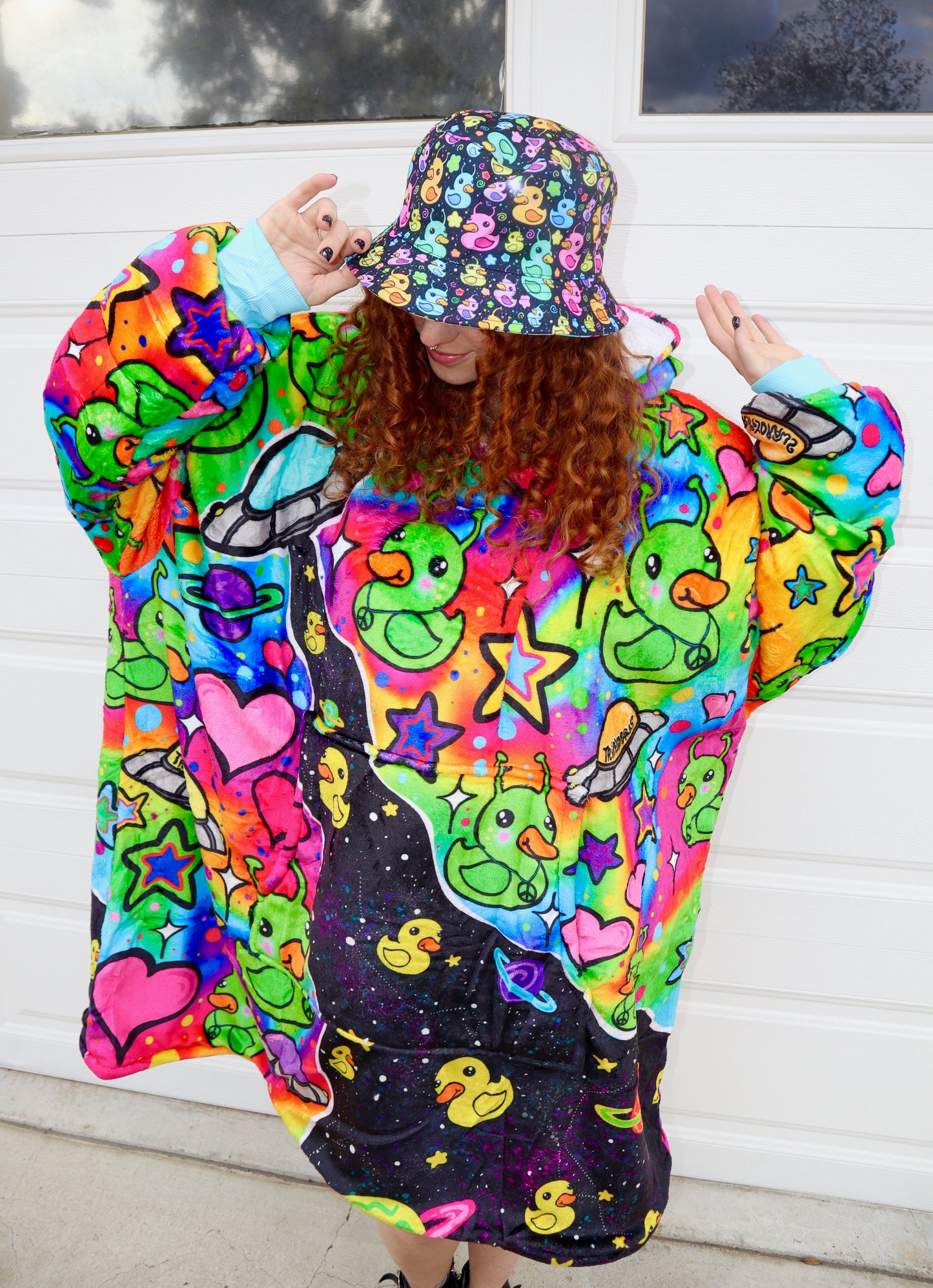 REVERSAL BUCKET HAT GOOSE AND ALIEN DUCKIES